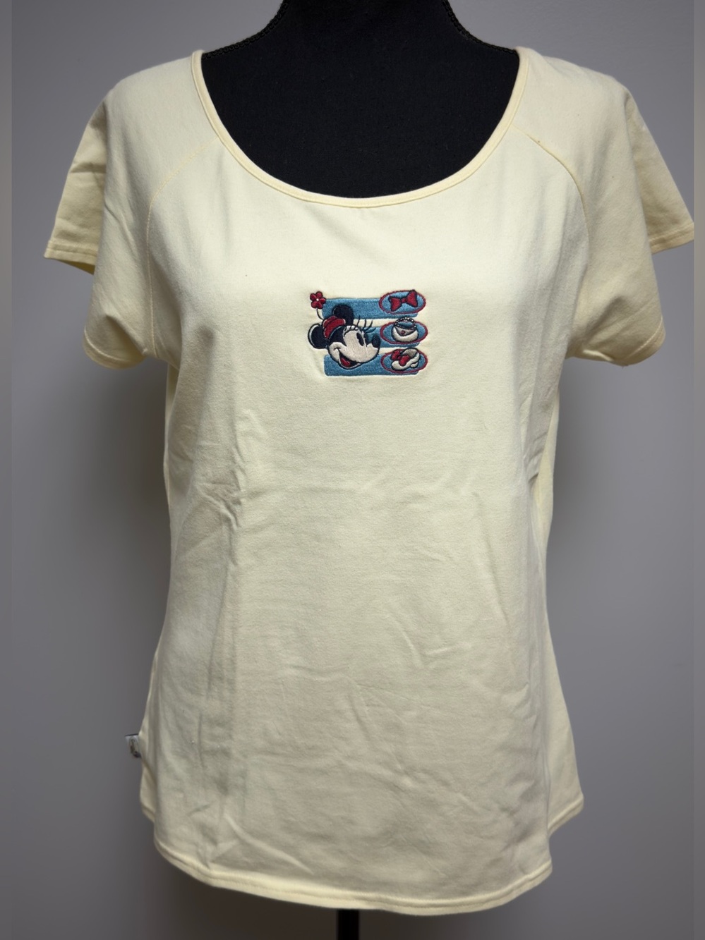 Vintage 90s Disney Store Minnie Mouse Embroidered Tee Size L